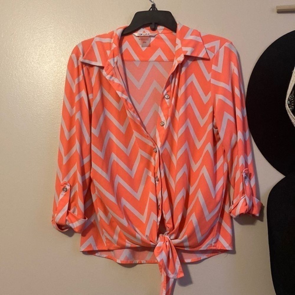 Vibrant Coral Chevron Print‎ Tie-Front Blouse Button-Down Shirt